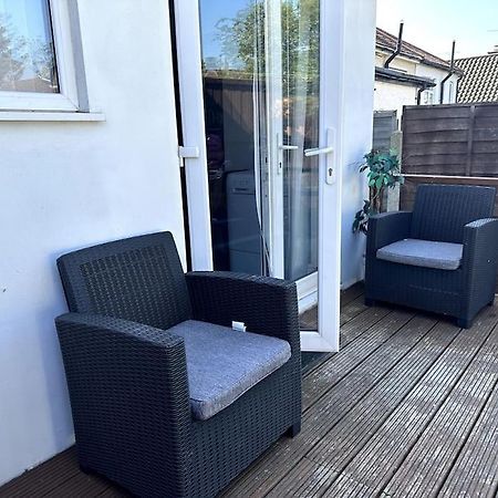 Spacious Holiday Home Near Tube Station - By Starlet Stays London Exterior photo