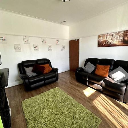 Spacious Holiday Home Near Tube Station - By Starlet Stays London Exterior photo