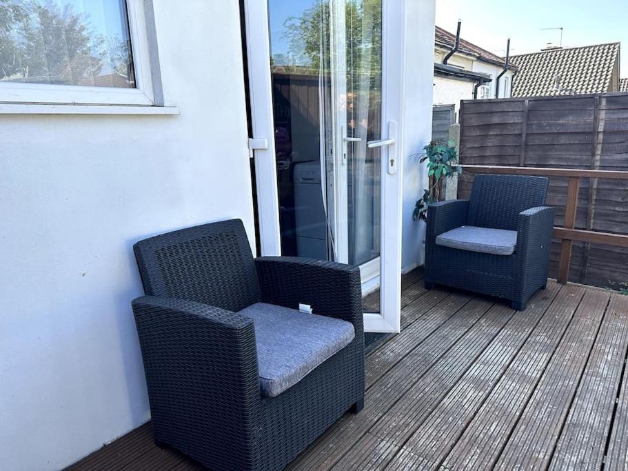 Spacious Holiday Home Near Tube Station - By Starlet Stays London Exterior photo