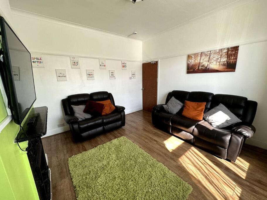 Spacious Holiday Home Near Tube Station - By Starlet Stays London Exterior photo